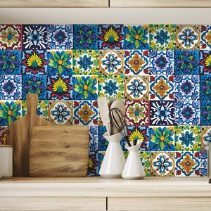 Adesivi per piastrelle colorati con motivi etnici mediterranei per decoro cucina