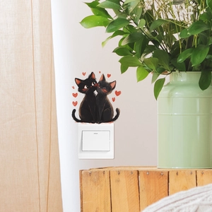 Autocollant mural pour interrupteur avec deux chats noirs et des cœurs rouges décoratifs