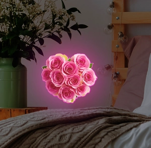 Dettaglio della lampada neon a forma di cuore con rose rosa per un'atmosfera accogliente
