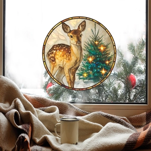 Weihnachtsaufkleber mit Rentier und Sternbaum im Buntglas-Stil für festliche Fensterdeko