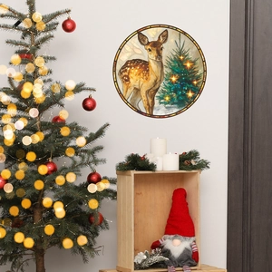 Weihnachts Wandaufkleber mit Hirsch und Baum Design in gemütlicher Wohnzimmer Deko