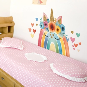 Adesivi murali unicorno arcobaleno con cuori colorati per cameretta bambini