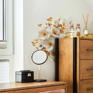Adesivi murali 3D con fiori bianchi e farfalle dorate per decorazione camera da letto