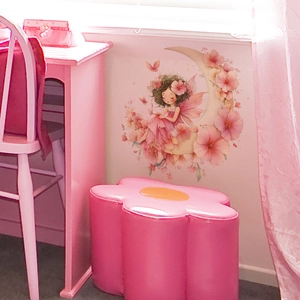 Sticker mural fée fleur lune romantique pour chambre de princesse dans un style rose rêve