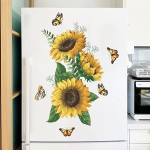 Stickers muraux tournesols et papillons appliqués sur la surface d'un réfrigérateur blanc
