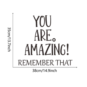Dettaglio adesivo murale 'YOU ARE AMAZING' con dimensioni 38x35cm in colore nero