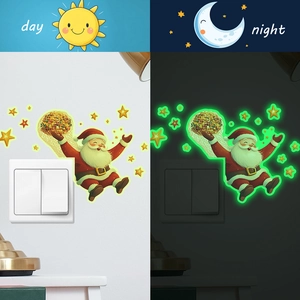 Leuchtender Weihnachtsmann Wandaufkleber mit Tag und Nacht Effekt am Lichtschalter