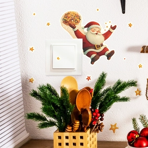 Detailansicht der Weihnachtsmann- und gelben Sternen-Wandtattoos um einen Lichtschalter