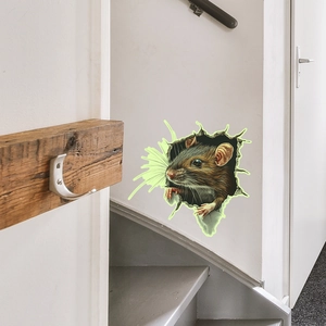 Lichtgevende 3D-muisgat muursticker met realistisch gloei-effect voor de trap