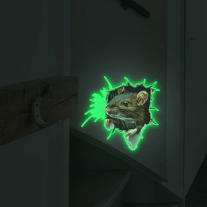 Lichtgevende 3D muursticker met muis die uit een gat in de muur tevoorschijn komt