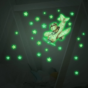 Leuchtende Wandaufkleber mit fliegendem Bär und Sternen für das Kinderzimmer