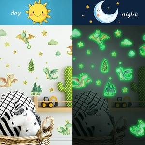 Stickers Muraux Lumineux Dessin Animé Dragon Volant Nuages Étoiles Phosphorescent PVC Autocollants pour Décoration Chambre d'Enfant