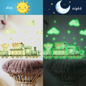 Stickers muraux train ours dessin animé lumineux pour chambre d'enfant avec effet nuit