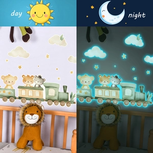 Stickers muraux train d'animaux lumineux avec effets de jour et de nuit