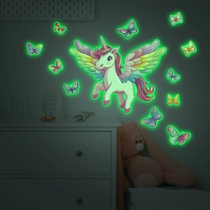 Adesivi murali con unicorno e farfalle fluorescenti che brillano nella camera scura