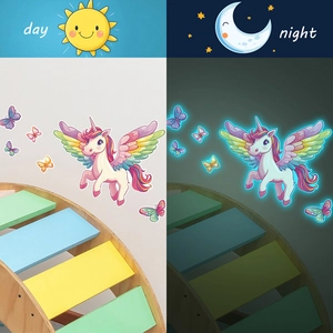 Adesivi murali unicorno fluorescenti con effetto giorno e notte per cameretta dei bambini