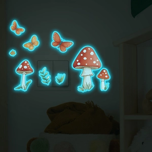 Stickers muraux lumineux avec champignons et papillons brillant d'une lumière bleue