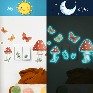 Stickers muraux lumineux champignons et papillons avec effet fluorescent de jour et de nuit