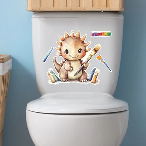 Sticker triceratops aquarelle phosphorescent posé sur un réservoir de toilettes en céramique