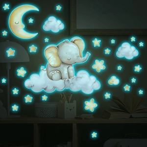 Leuchtende Wandaufkleber mit Cartoon-Elefant auf einer Wolke unter dem Mond für Kinderzimmer