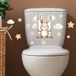 Détail des stickers lapin balançoire phosphorescents sur un réservoir de WC blanc