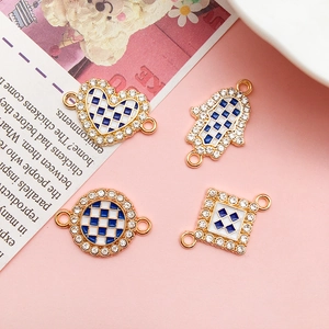 Set de dijes de tablero de ajedrez azul y blanco con diamantes para joyería DIY