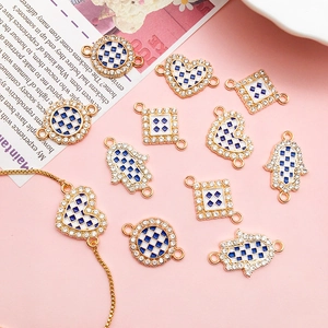 Colgantes Hamsa y de corazón a cuadros azules y blancos con cristales para joyería DIY