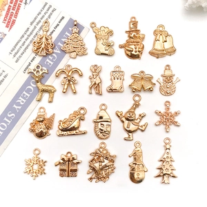 Assortimento di 20 ciondoli natalizi dorati con renne e campane per la creazione di gioielli DIY