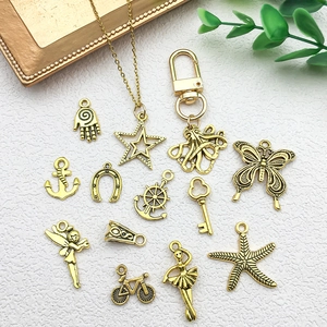 Assortiment gouden legering bedeltjes met vlinder en zeester voor DIY sieraden maken