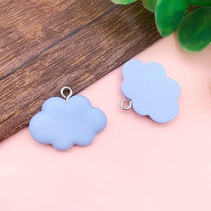 Pendentifs nuages en résine bleu clair avec anneaux argentés pour création bijoux