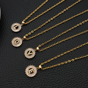 Ciondolo Lettera dell'Alfabeto Lega Strass Micro Pave A-Z Iniziale Charm Tondo Oro Ciondolo Per Collana Fai-da-te Creazione Gioielli