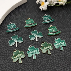 Détails de trèfles et chapeaux irlandais en émail pour la fabrication de bijoux DIY