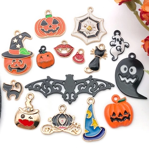 Détails de breloques Halloween en émail avec citrouilles et fantômes pour création de bijoux