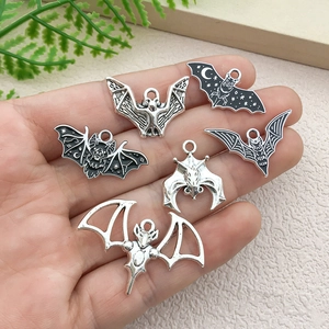 Set of 6 mixed Halloween bat pendants in silver alloy and black enamel for DIY jewelry