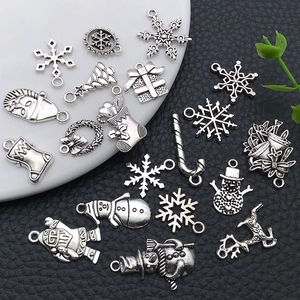 Lot de breloques de Noël en alliage argenté avec flocons de neige et sapins divers