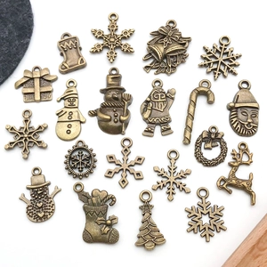 Set di ciondoli natalizi in lega di bronzo vintage con pupazzi di neve e cervi