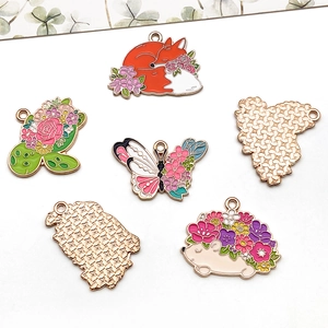Pendentifs animaux en émail et alliage comme renard et papillon pour la création de bijoux