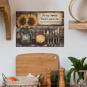 Quadro da cucina vintage con girasoli, barattoli rustici e posate su sfondo in legno