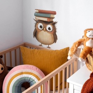 Sticker mural hibou dessin animé avec livres colorés pour déco chambre d'enfant