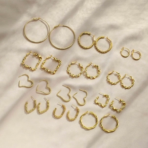 Boucles d'oreilles Créoles Géométriques en Laiton Plaqué Or 18K pour Femmes Bijoux de Mode Minimaliste à Texture Torsadée
