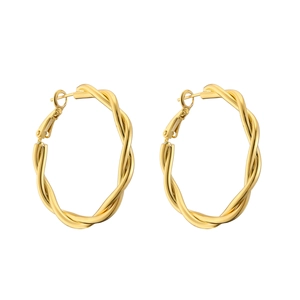 Créoles en laiton plaqué or 18K poli avec texture torsadée élégante sur fond blanc neutre