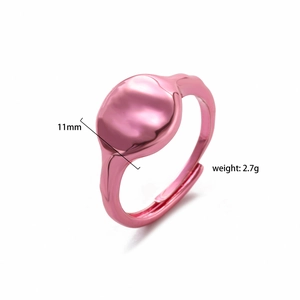 Detail view of 11mm pink wavy liquid ring showing 2.7g weight and adjustable open band