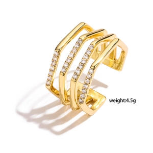 Gepolijste gouden meerlaagse verstelbare open ring met witte zirkonia micropavé