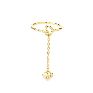 Detail van gouden hart kettingring met micro-pave zirkonia steen voor een luxe uitstraling