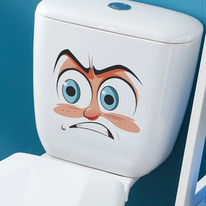 Lustiger Cartoon-Ausdruck Aufkleber mit großen Augen auf weißem Spülkasten im Badezimmer