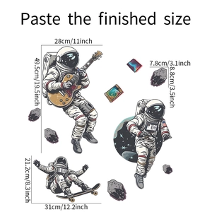 Guida alle dimensioni dei wall sticker astronauta con misure dettagliate in cm e pollici