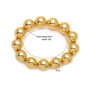 Detalle de pulsera de cuentas de cobre doradas de 16mm mostrando 18cm de largo y 34g