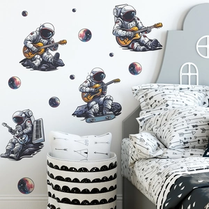 Adesivi murali astronauta musicista con pianeti per decorare la cameretta