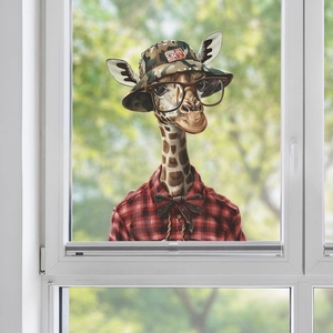 Détail d'un sticker girafe créatif avec lunettes et chapeau sur une surface vitrée
