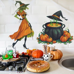 Détail de stickers muraux sorcière et chaudron magique dans une cuisine chaleureuse